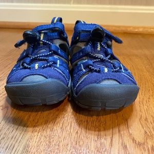 Keens toddler sandals, size 8, dark blue